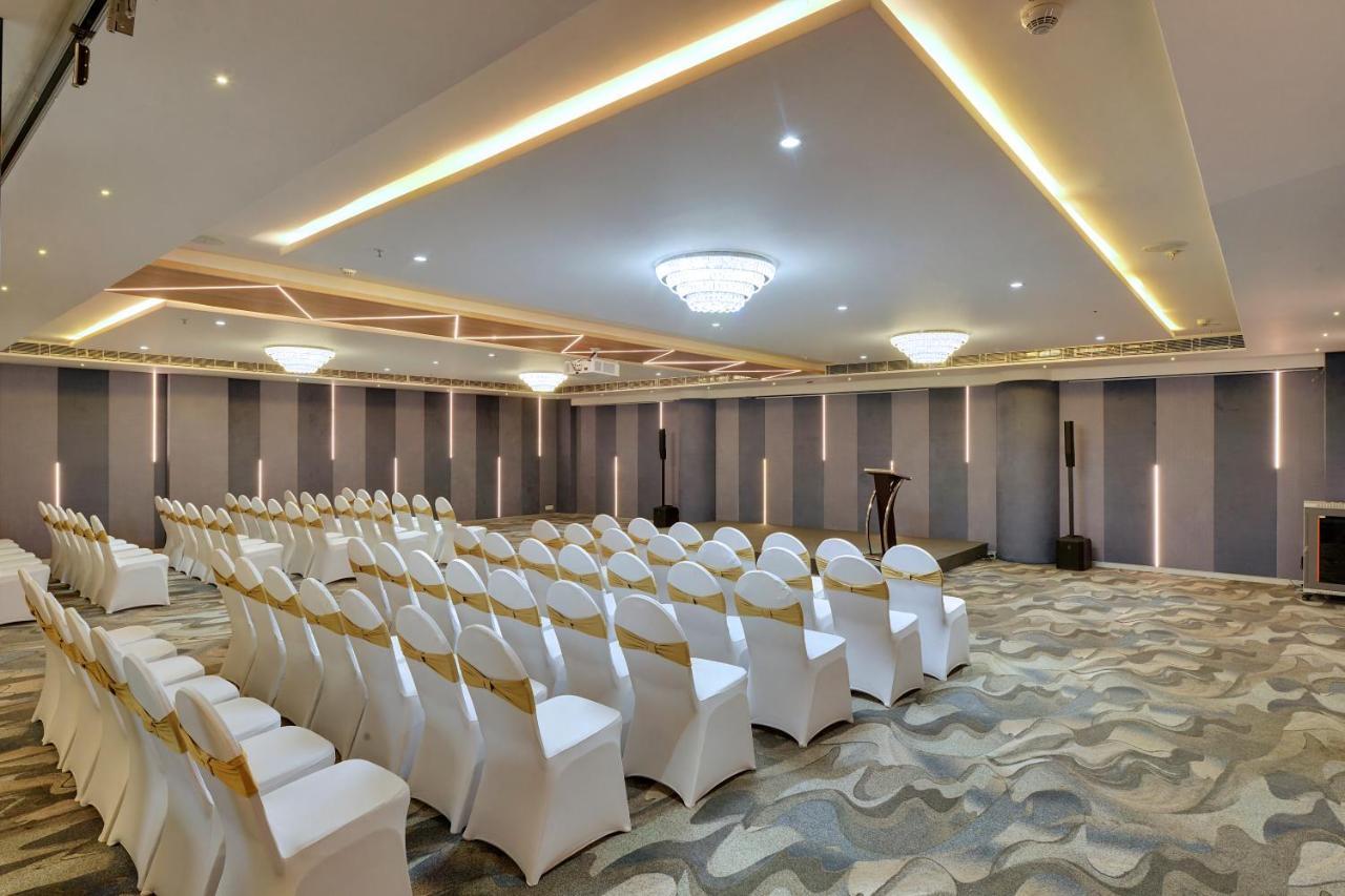 Clarion Hotel Bangalore Yesvantpur Экстерьер фото