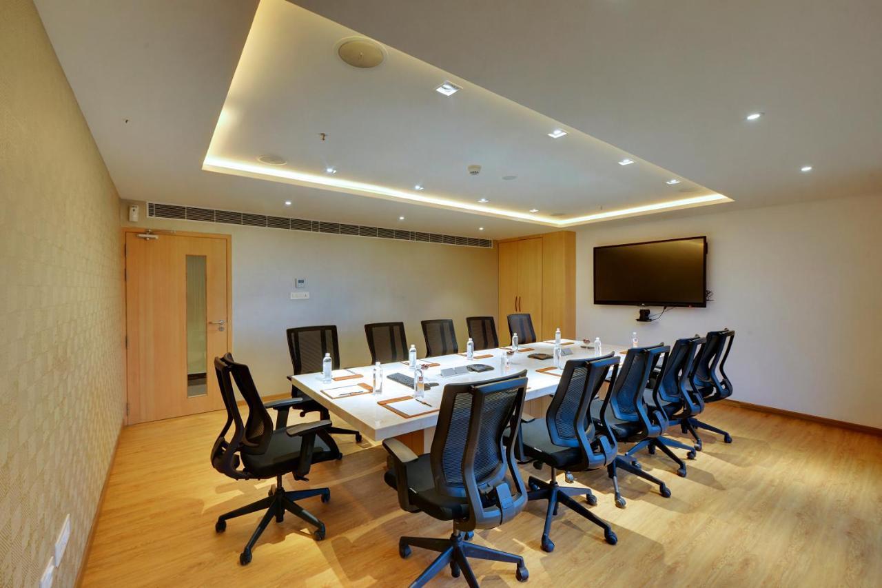 Clarion Hotel Bangalore Yesvantpur Экстерьер фото