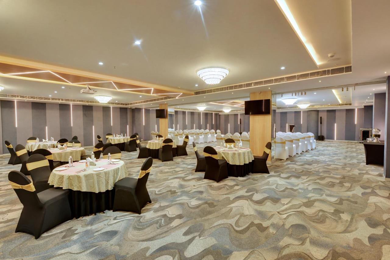 Clarion Hotel Bangalore Yesvantpur Экстерьер фото