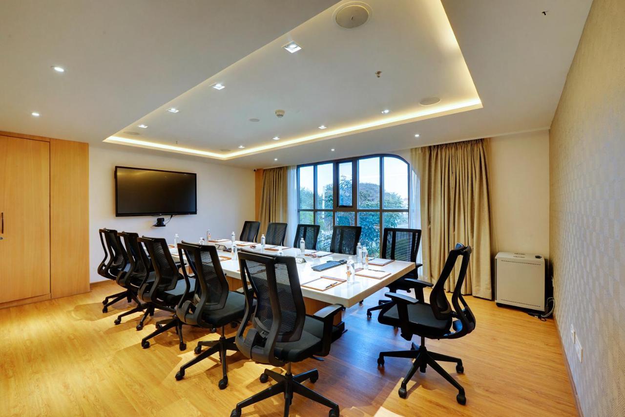 Clarion Hotel Bangalore Yesvantpur Экстерьер фото