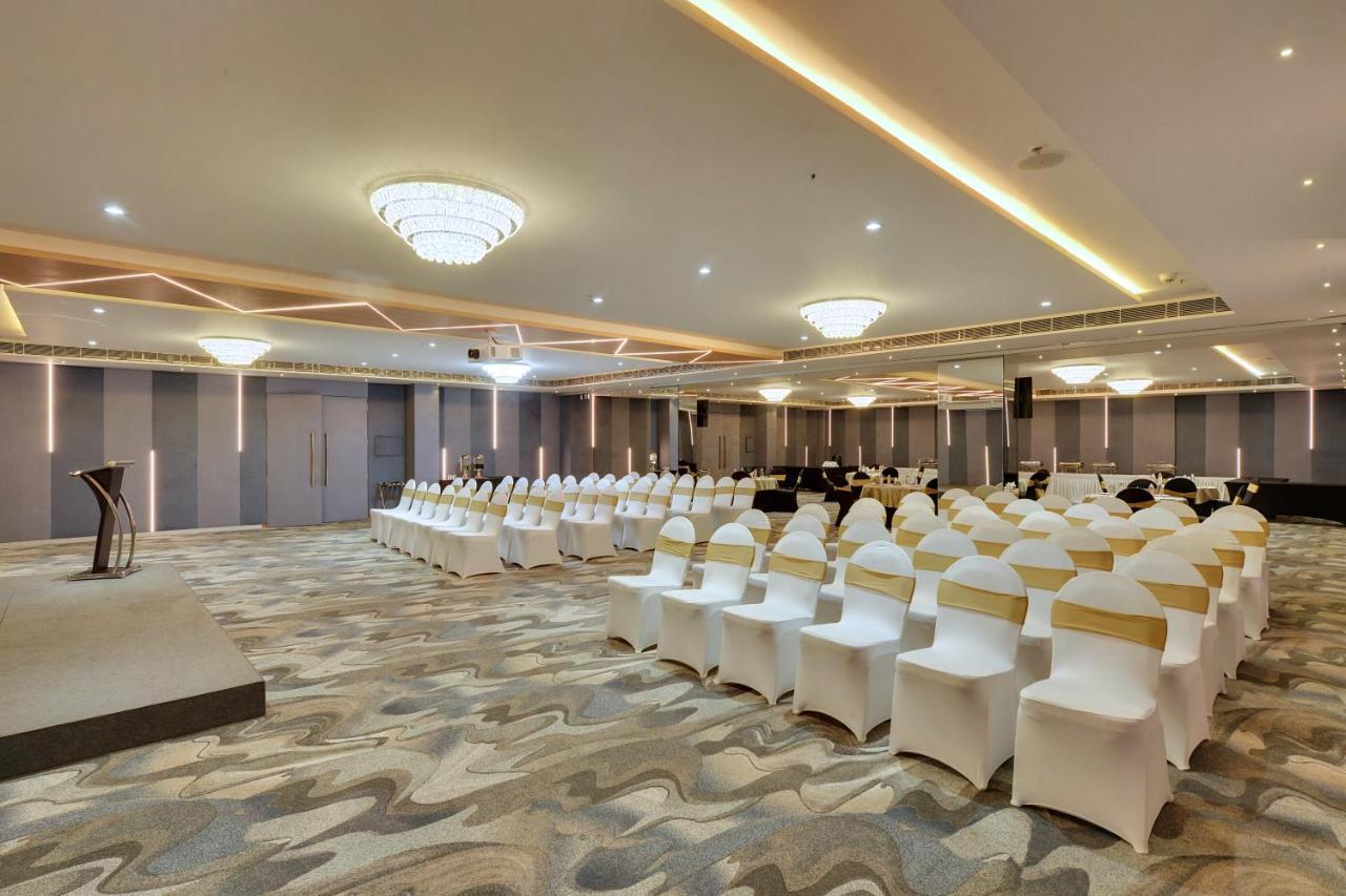 Clarion Hotel Bangalore Yesvantpur Экстерьер фото